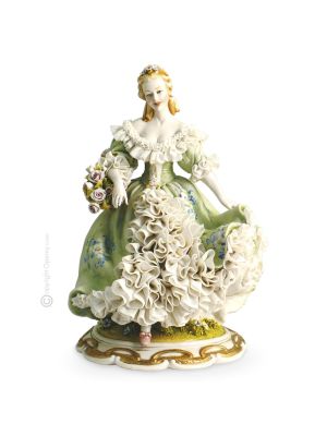 SIGNORA DELLA PRIMAVERA Statuetta statua statuina porcellana Capodimonte fatto a mano made in Italy