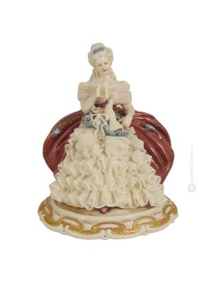 SIGNORA CON COLOMBA Statuetta statua statuina porcellana Capodimonte fatto a mano made in Italy