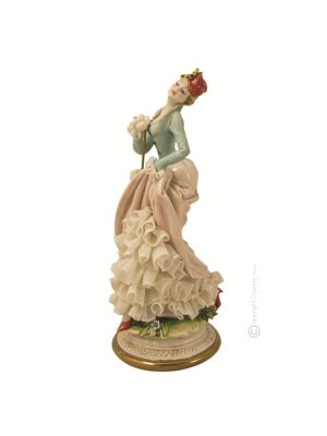 SIGNORA CHE CAMMINA Statuetta statua statuina porcellana Capodimonte fatto a mano made in Italy