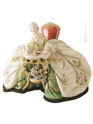 GENTILDONNA CON LIBRO Statuetta statua statuina porcellana Capodimonte fatto a mano made in Italy