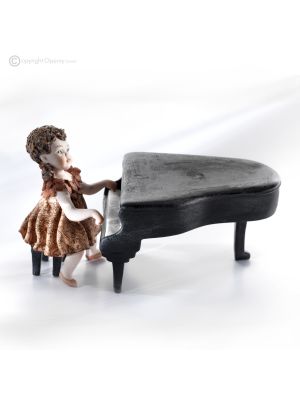 ELISA Statuetta Capodimonte, eleganza di una musicista con pianoforte.