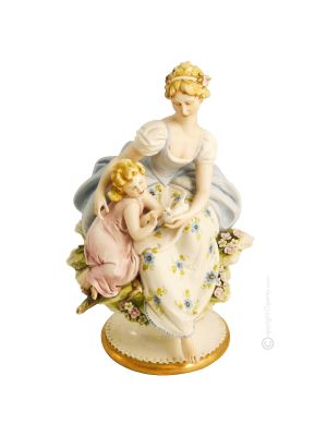 MADRE CON BABY Statuetta statua statuina porcellana Capodimonte fatto a mano made in Italy